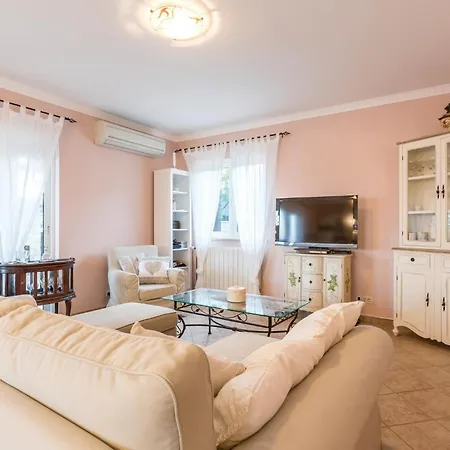 Lovely In With Kitchen Kaštel Novi
