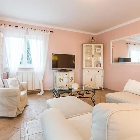 Lovely In With Kitchen