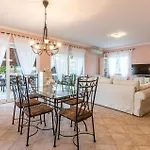 Casa de Férias Four-bedroom In Kaštel Novi