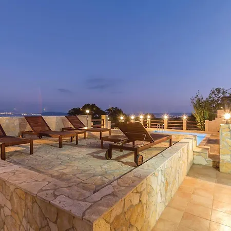 Vikendica Four-Bedroom Holiday Home In Kastel Novi Kastel Novi