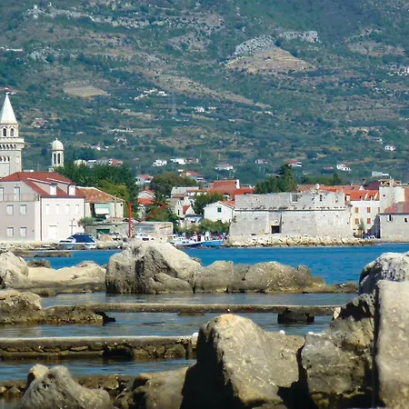 Four-Bedroom Holiday Home In Kastel Novi Kastel Novi