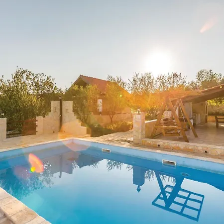 Four-Bedroom Holiday Home In Kastel Novi