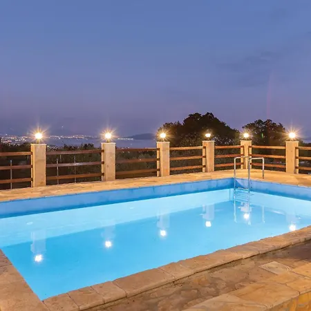 Vikendica Four-Bedroom Holiday Home In Kastel Novi Kastel Novi