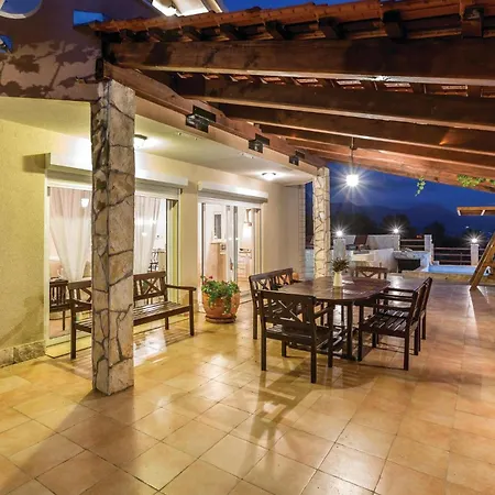 Four-Bedroom Holiday Home In Kastel Novi