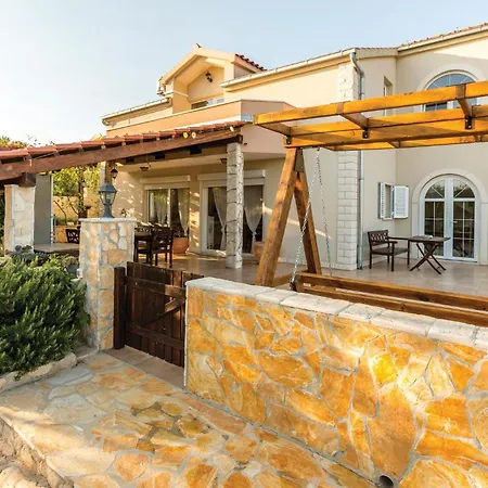Vikendica Four-Bedroom Holiday Home In Kastel Novi