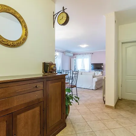 Four-Bedroom Holiday Home In Kastel Novi Vikendica Kastel Novi