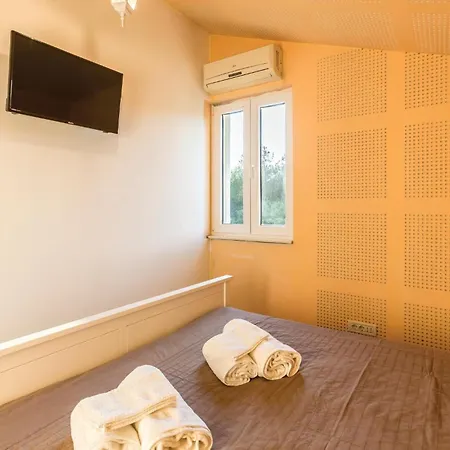 Vikendica Four-Bedroom Holiday Home In Kastel Novi Kastel Novi