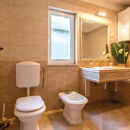 Four-Bedroom Holiday Home In Kastel Novi Vikendica