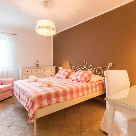 Vikendica Four-Bedroom Holiday Home In Kastel Novi
