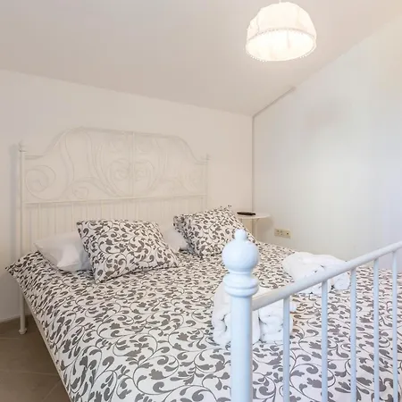 Vikendica Four-Bedroom Holiday Home In Kastel Novi