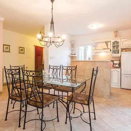 Four-Bedroom Holiday Home In Kastel Novi