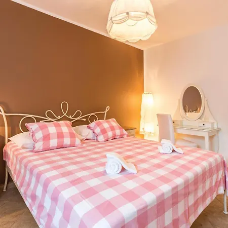 Four-Bedroom Holiday Home In Kastel Novi *