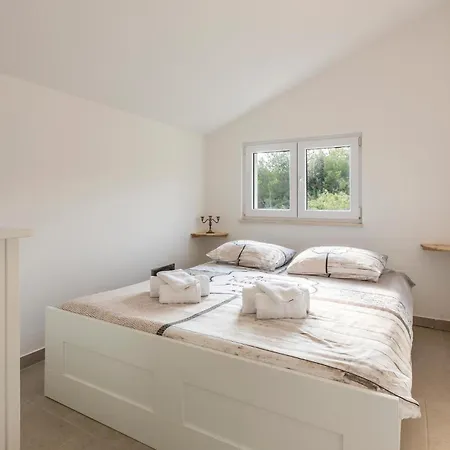 Vikendica Four-Bedroom Holiday Home In Kastel Novi