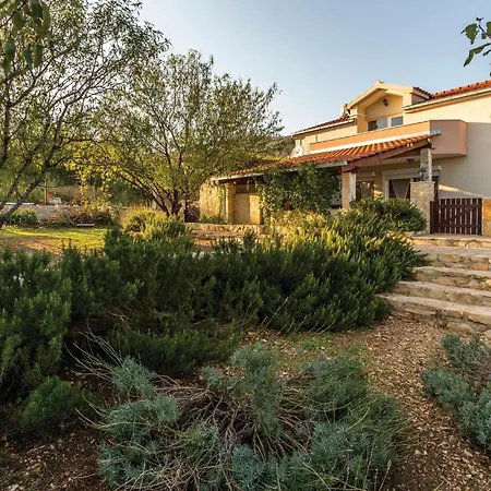 Casa de Férias Four-bedroom In Kaštel Novi